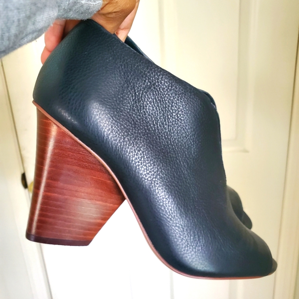 Leather VINCE CAMUTO SZ 8 NWOB